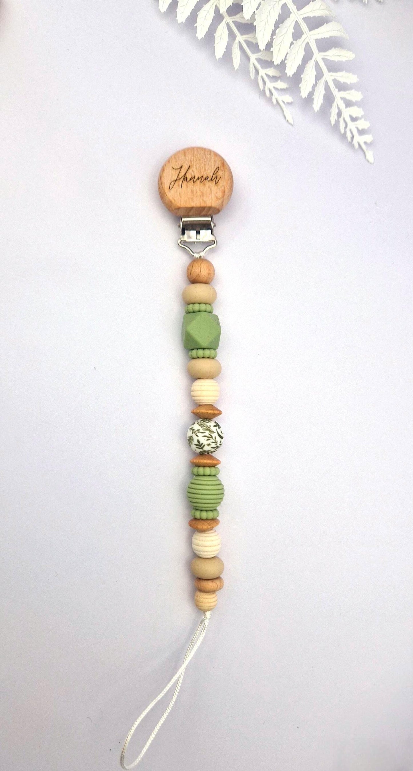 Personalisierte Schnullerkette mit Gravur | Holz & Silikon Natur Grün Beige | Geschenk zur Geburt | Handgefertigte Schnullerkette für Babys