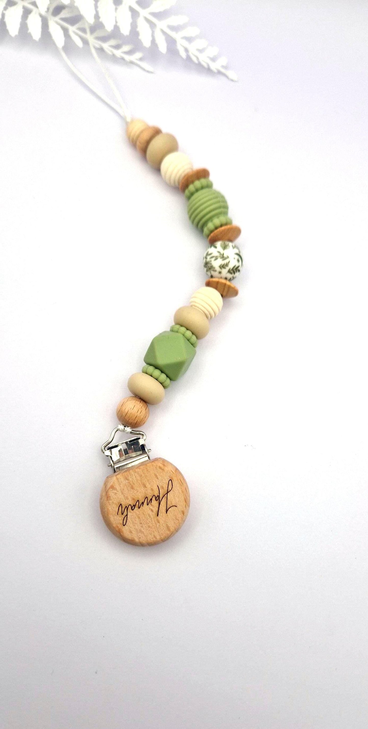 Personalisierte Schnullerkette mit Gravur | Holz & Silikon Natur Grün Beige | Geschenk zur Geburt | Handgefertigte Schnullerkette für Babys