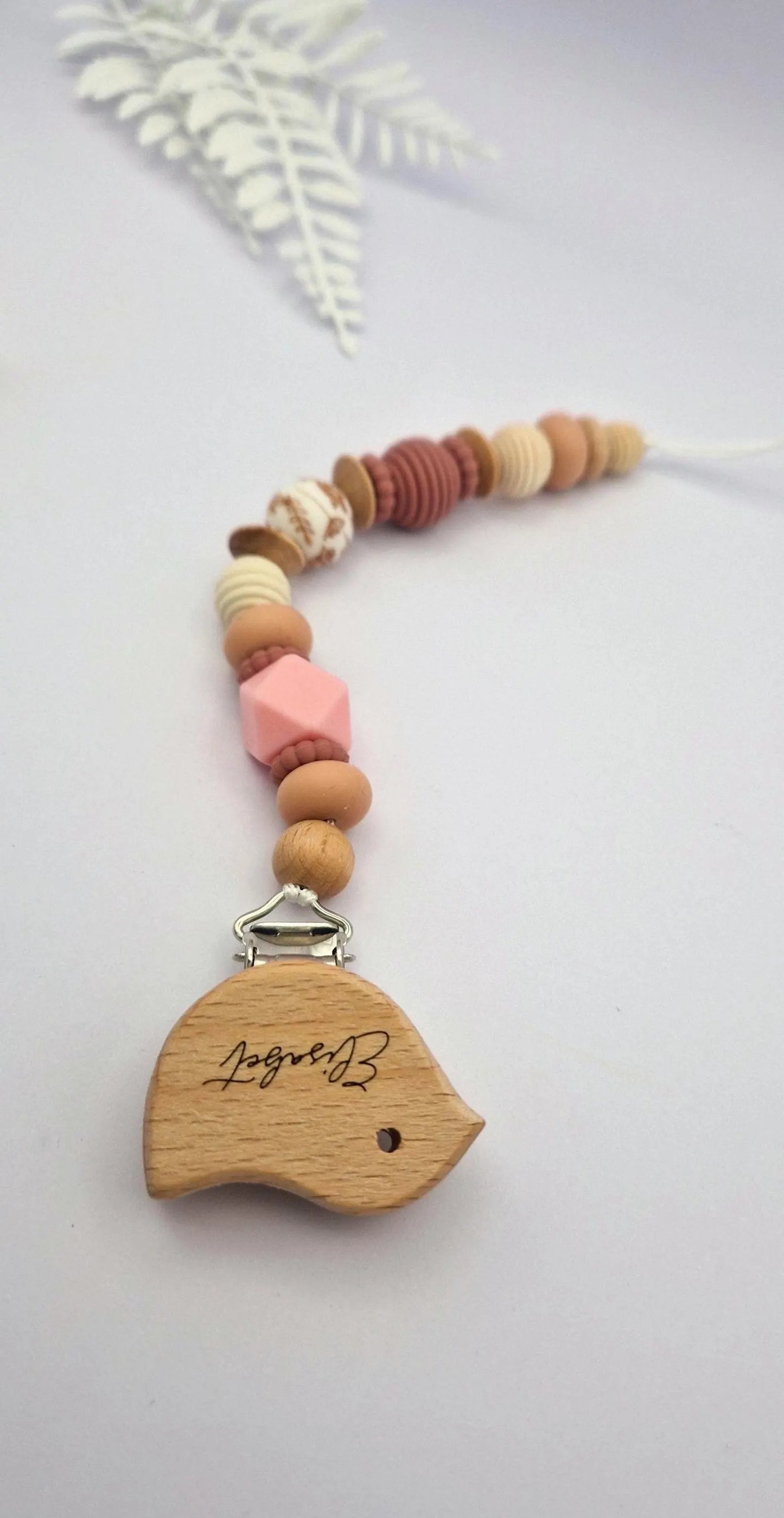 Personalisierte Schnullerkette mit Gravur | Holz & Silikon natur rosa | Geschenk zur Geburt | Handgefertigte Schnullerkette für Babys