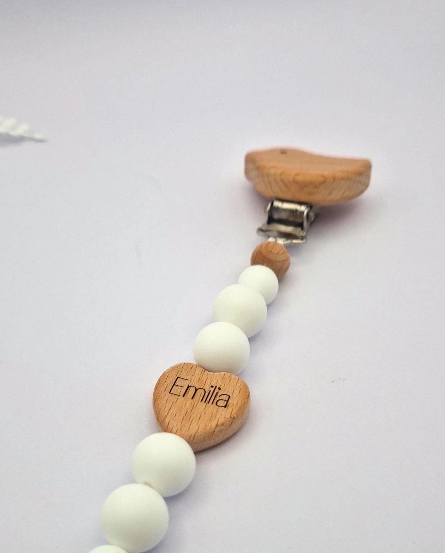 Personalisierte Schnullerkette mit Namen | weiß | Babygeschenk zur Geburt & Taufe | Handgefertigter Schnullerhalter BPA-frei | Mit Namensgravur