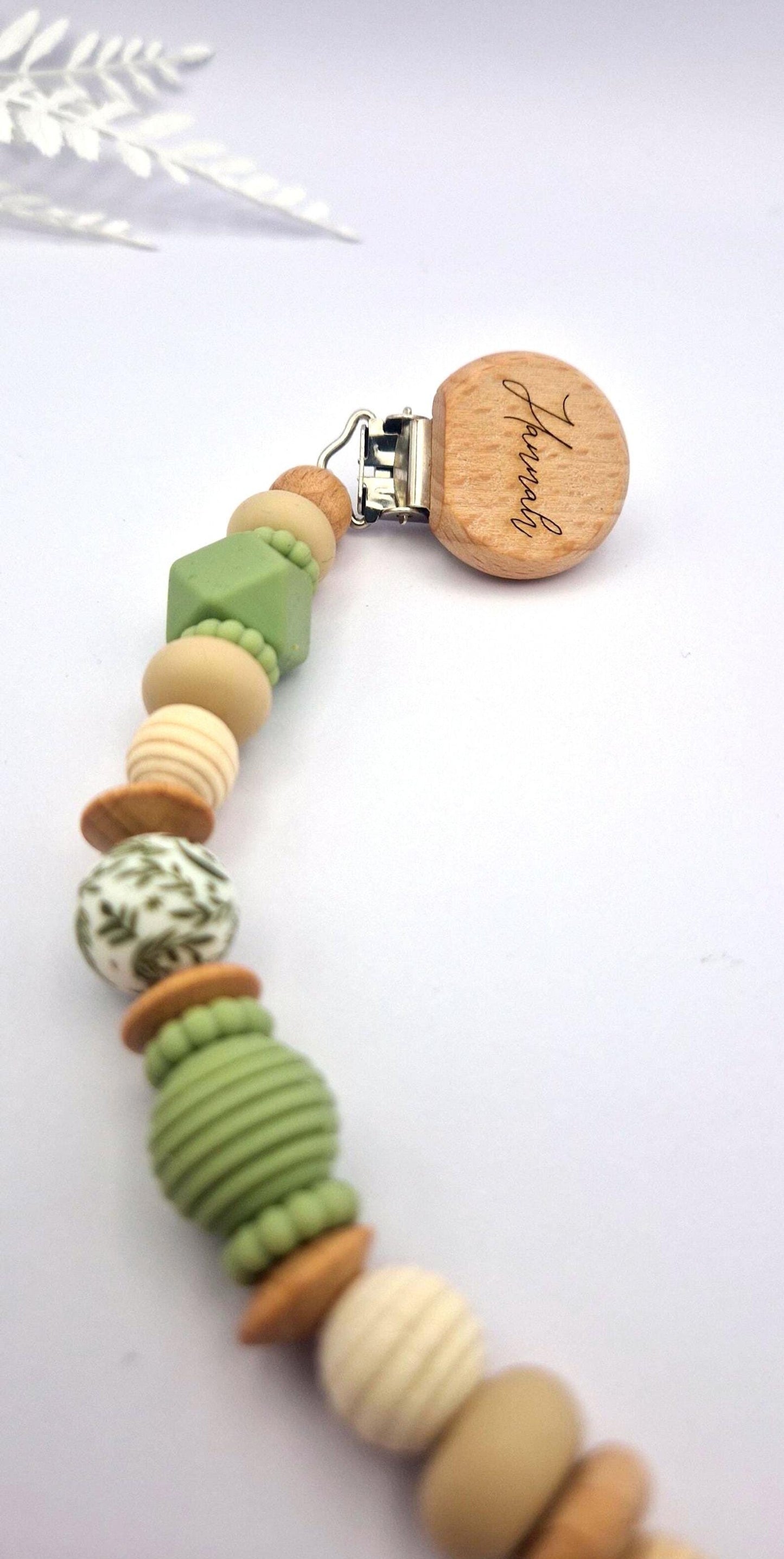 Personalisierte Schnullerkette mit Gravur | Holz & Silikon Natur Grün Beige | Geschenk zur Geburt | Handgefertigte Schnullerkette für Babys
