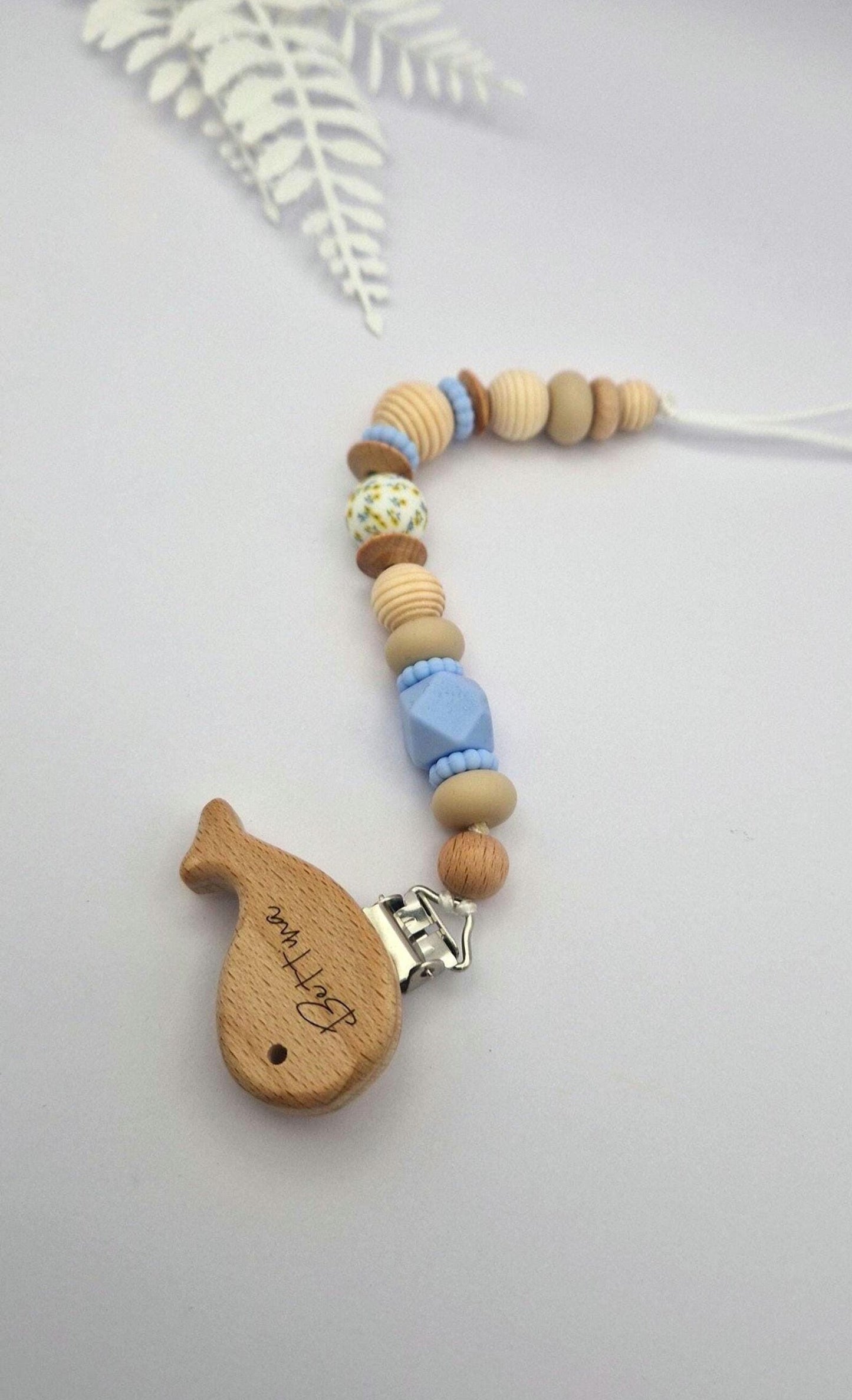 Personalisierte Schnullerkette mit Gravur | Holz & Silikon naturblau | Geschenk zur Geburt | Handgefertigte Schnullerkette für Babys