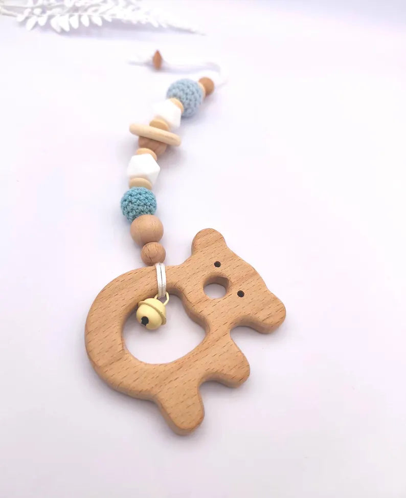 PERSONALISIERTER Maxicosi Montessori Babyanhänger aus Holz und Silikon: BPA-freies sensorisches Spielzeug und Babyparty-Geschenk für Neugeborene