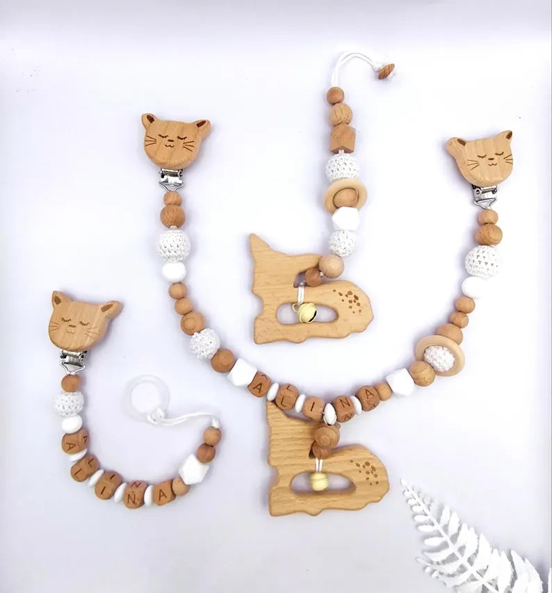 Personalisiertes Baby Geschenkset – 3-teiliges Set – Schnullerkette mit Namen + Kinderwagenkette + Maxi-Cosi Anhänger – Babygeschenk zur Geburt