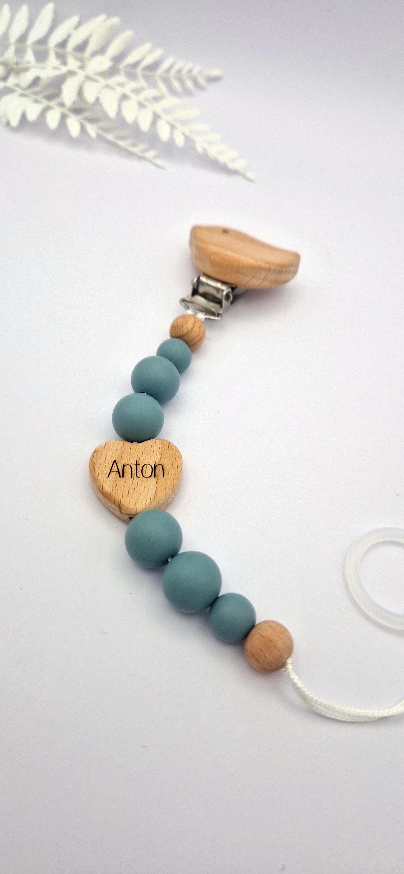 Personalisierte Schnullerkette mit Namen | Pastellblau | Babygeschenk zur Geburt und Taufe | Handgefertigter Schnullerhalter BPA-frei | Mit Namensgravur