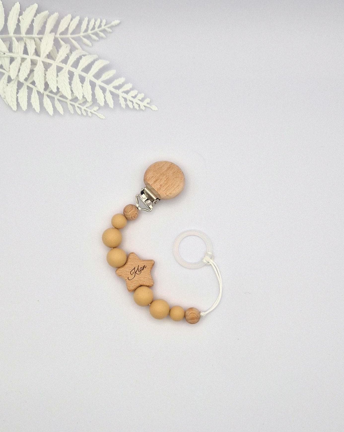 Personalisierte Schnullerkette mit Namen | Braun | Babygeschenk zur Geburt & Taufe | Handgefertigter Schnullerhalter BPA-frei | Mit Namensgravur