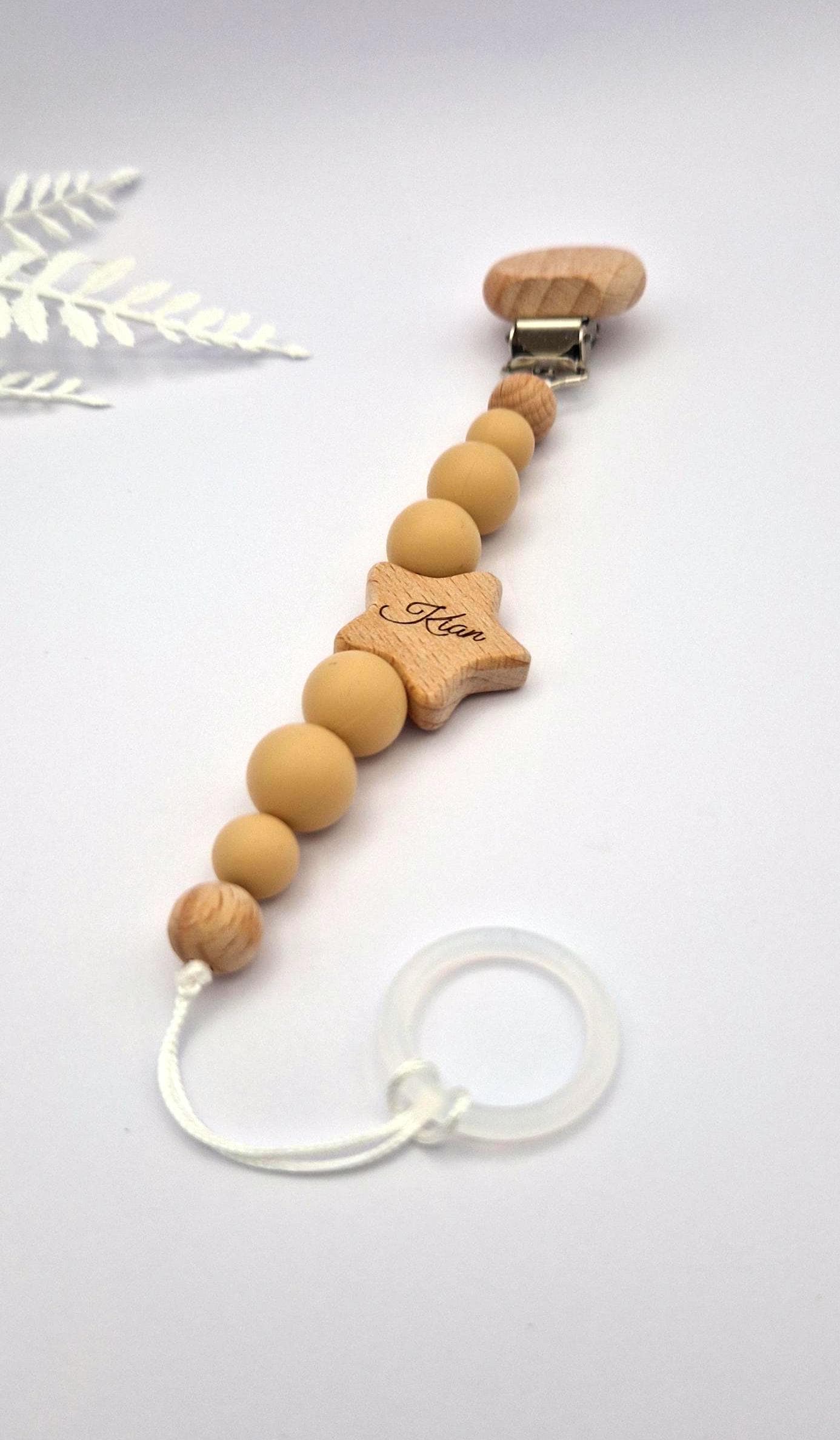 Personalisierte Schnullerkette mit Namen | Braun | Babygeschenk zur Geburt & Taufe | Handgefertigter Schnullerhalter BPA-frei | Mit Namensgravur
