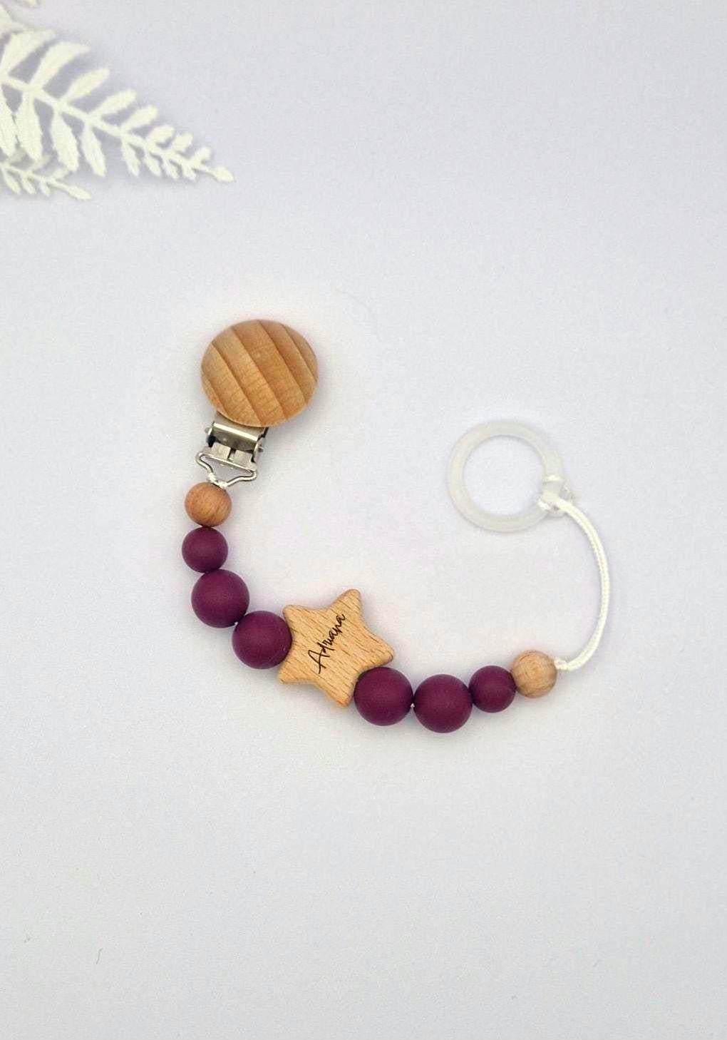 Personalisierte Schnullerkette mit Namen | Weinrot | Babygeschenk zur Geburt & Taufe | Handgefertigter Schnullerhalter BPA-frei | Mit Namensgravur