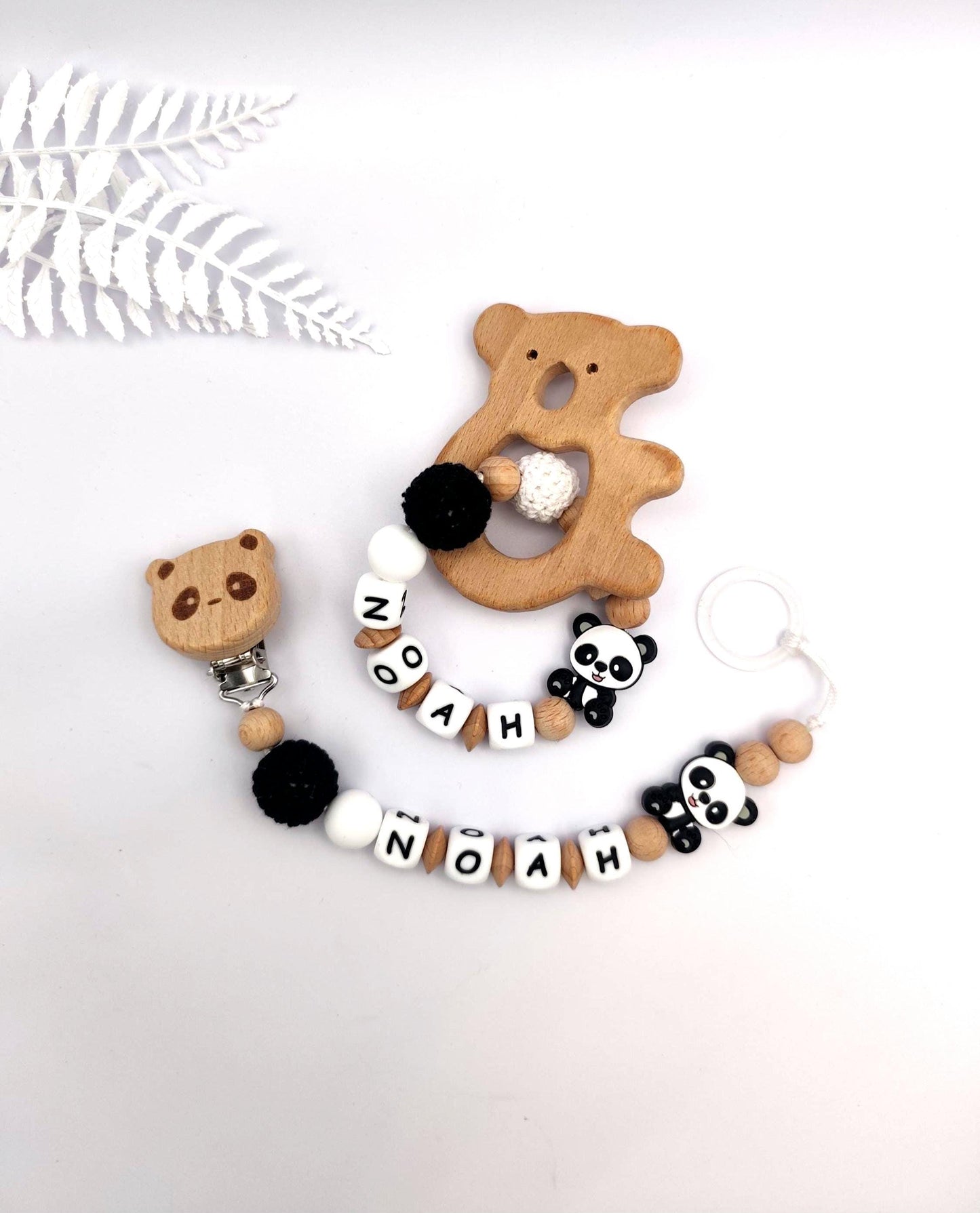 Personalisiertes Baby Geschenkset – Schnullerkette mit Namen & Rassel im Panda-Design | Geburts-, Taufgeschenk für Mädchen und Jungen