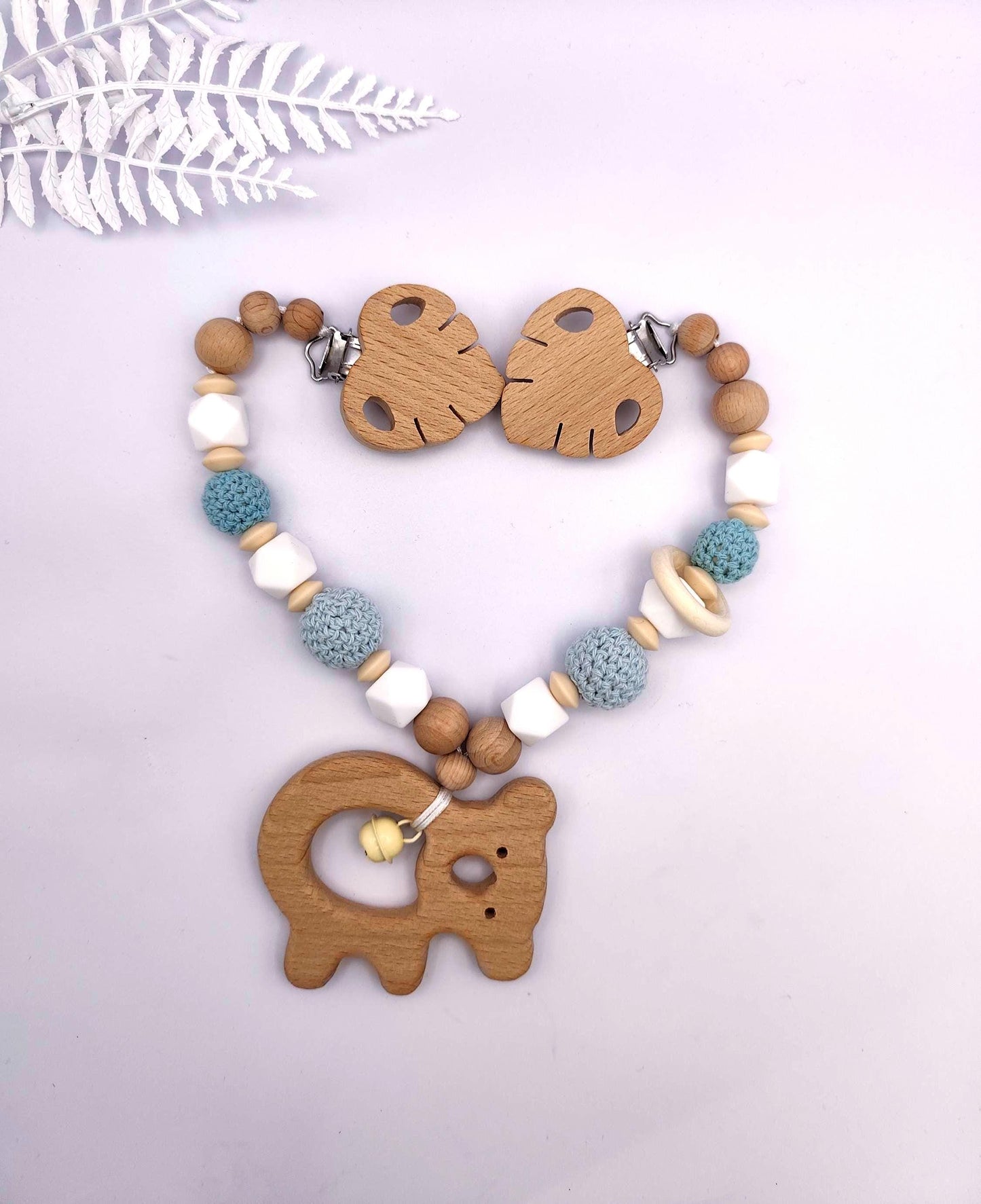 Personalisierte Kinderwagenkette mit Namen, blau-weiß | Babygeschenk zur Geburt & Taufe | Handgefertigte Kinderwagenkette aus Holz und Silikon