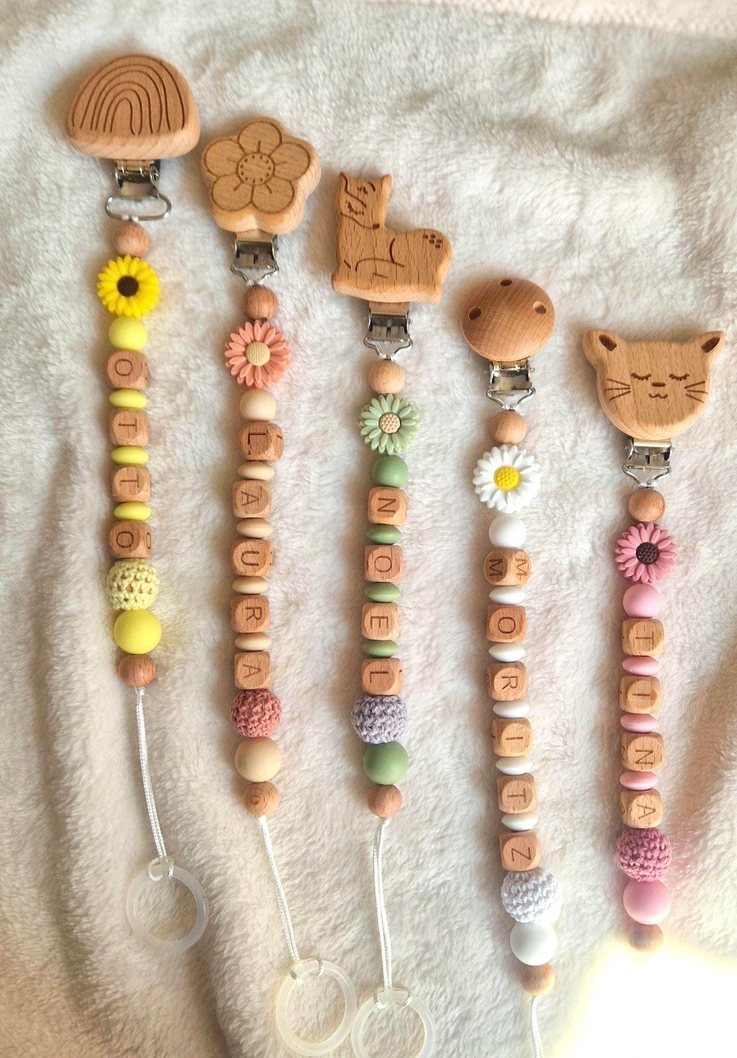Schnullerkette mit Namen und Blume – Blumenschnullerkette – Holzbuchstaben – Geschenk zur Geburt & Taufe, BPA-frei