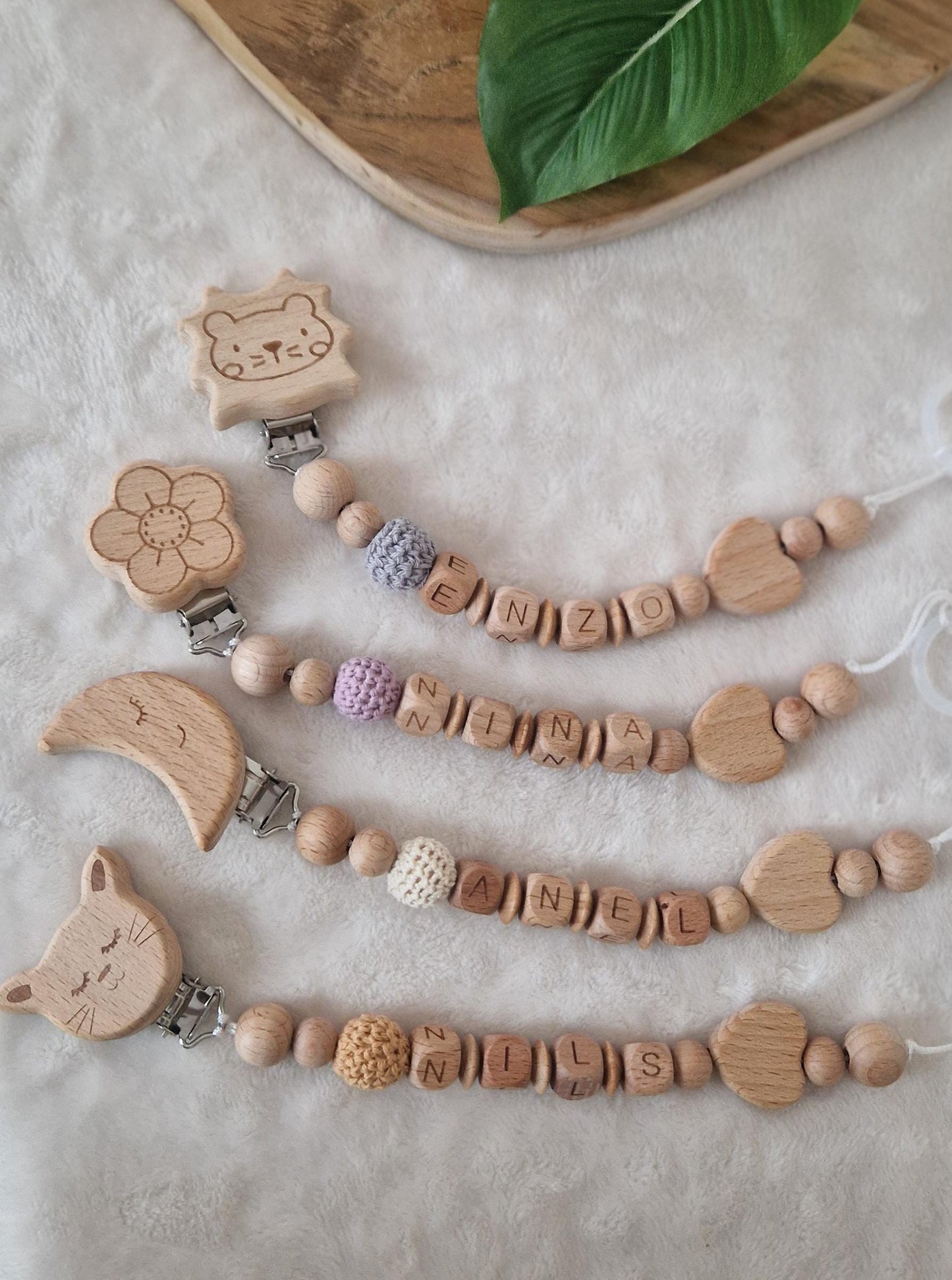 Schnullerkette Herz mit Namen | personalisierbar | Handgemachtes Babygeschenk | Personalisiertes Geschenk | Holzdesign mit Herz