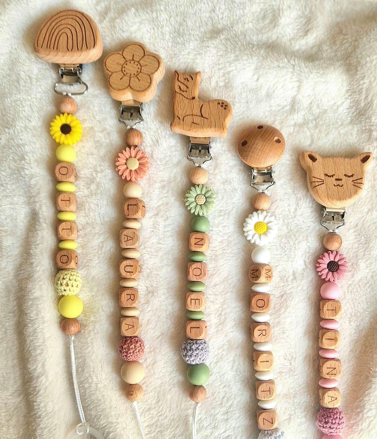 Schnullerkette mit Namen und Blume – Blumenschnullerkette – Holzbuchstaben – Geschenk zur Geburt & Taufe, BPA-frei