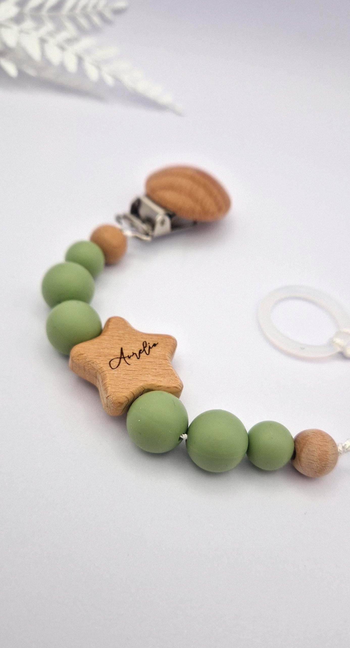 Personalisierte Schnullerkette mit Namen | Grün | Babygeschenk zur Geburt & Taufe | Handgefertigter Schnullerhalter BPA-frei | Mit Namensgravur