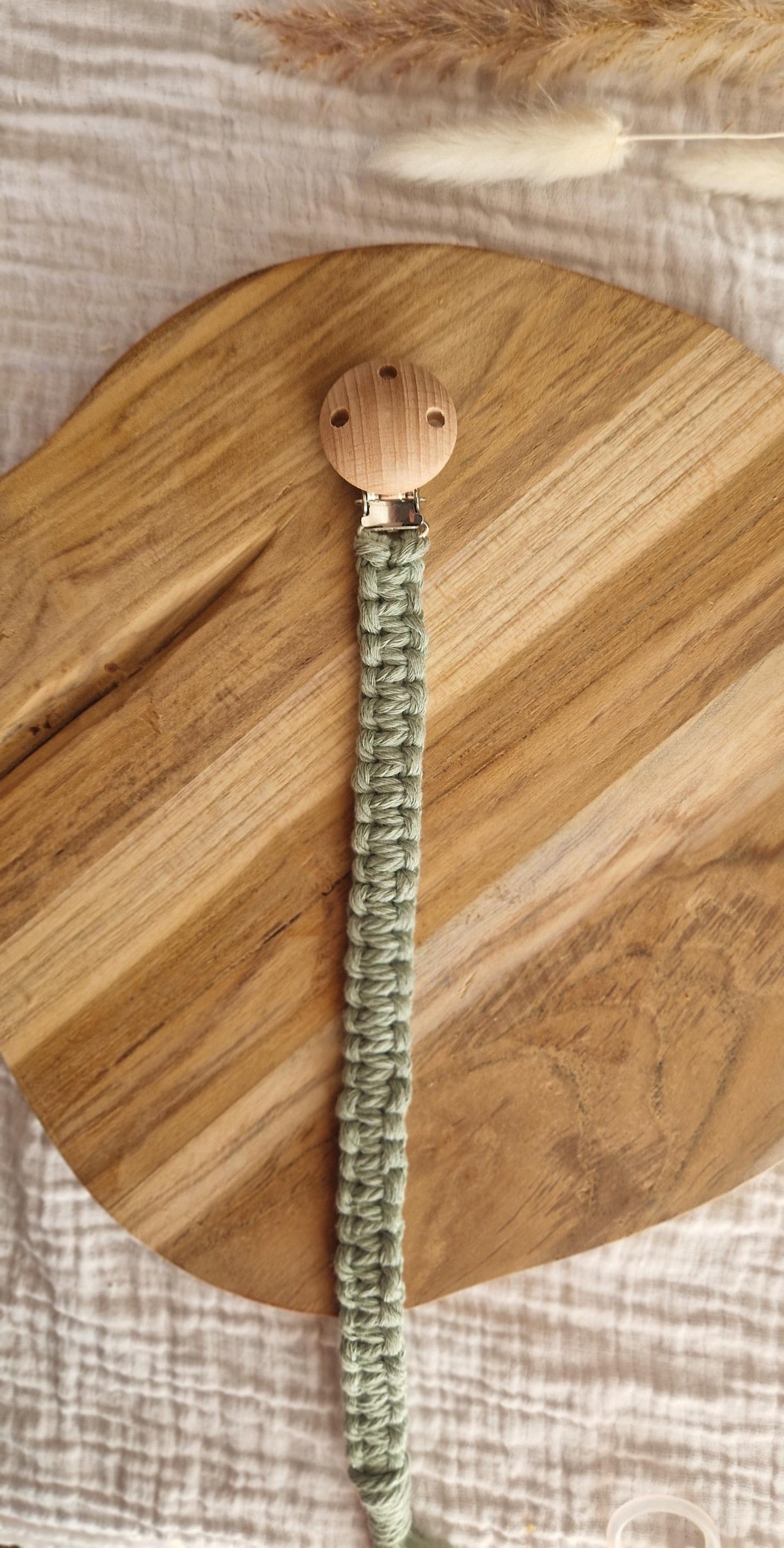 Handgemachte Makramee Schnullerkette | mit/ohne Perlen | Babyartikel | Geschenk zur Geburt oder Taufe