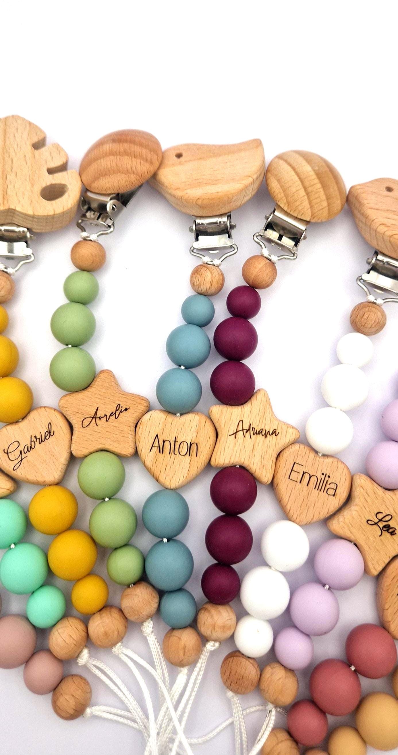Personalisierte Schnullerkette mit Namen | Weinrot | Babygeschenk zur Geburt & Taufe | Handgefertigter Schnullerhalter BPA-frei | Mit Namensgravur