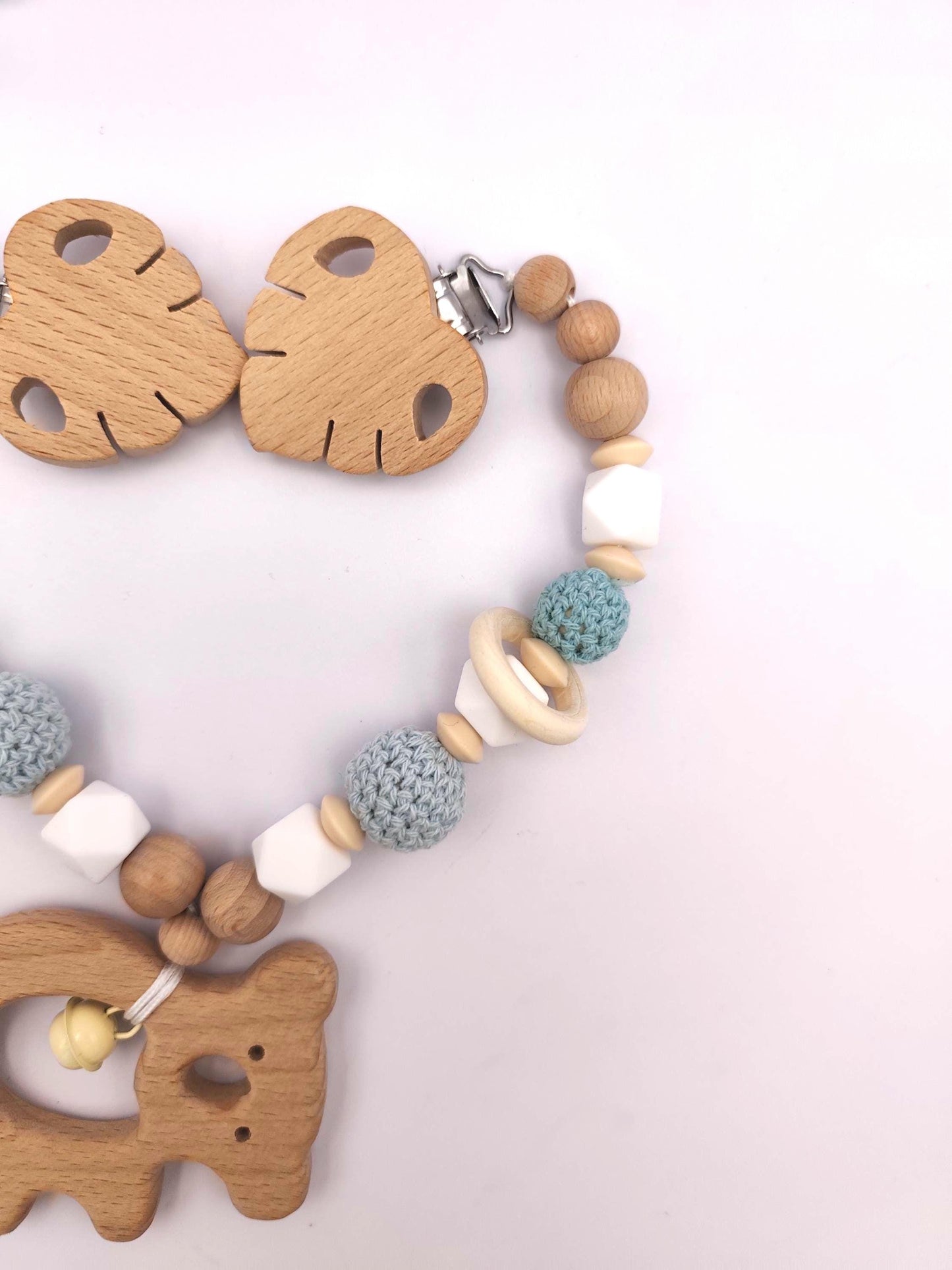 Personalisierte Kinderwagenkette mit Namen, blau-weiß | Babygeschenk zur Geburt & Taufe | Handgefertigte Kinderwagenkette aus Holz und Silikon