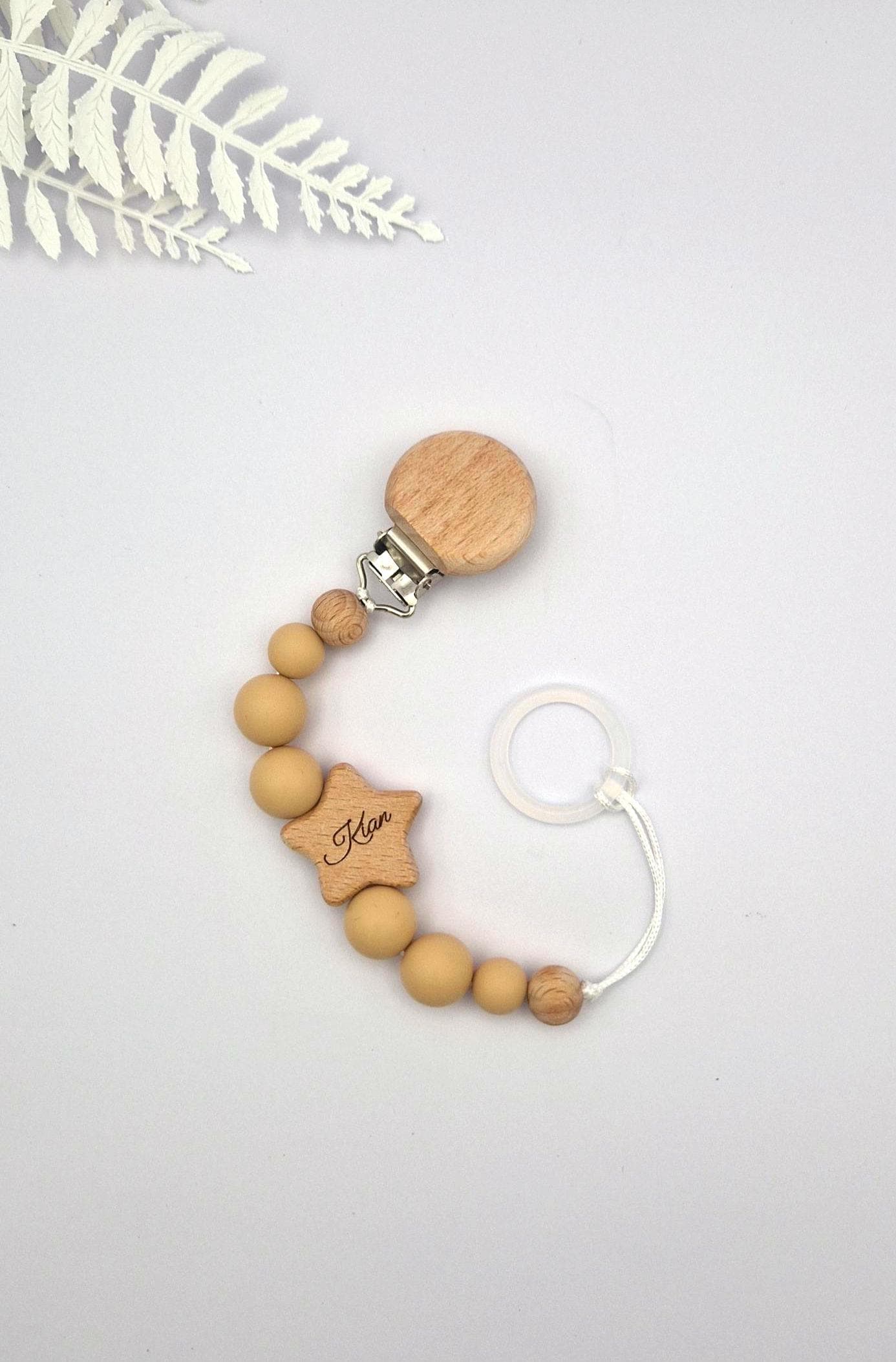 Personalisierte Schnullerkette mit Namen | Braun | Babygeschenk zur Geburt & Taufe | Handgefertigter Schnullerhalter BPA-frei | Mit Namensgravur