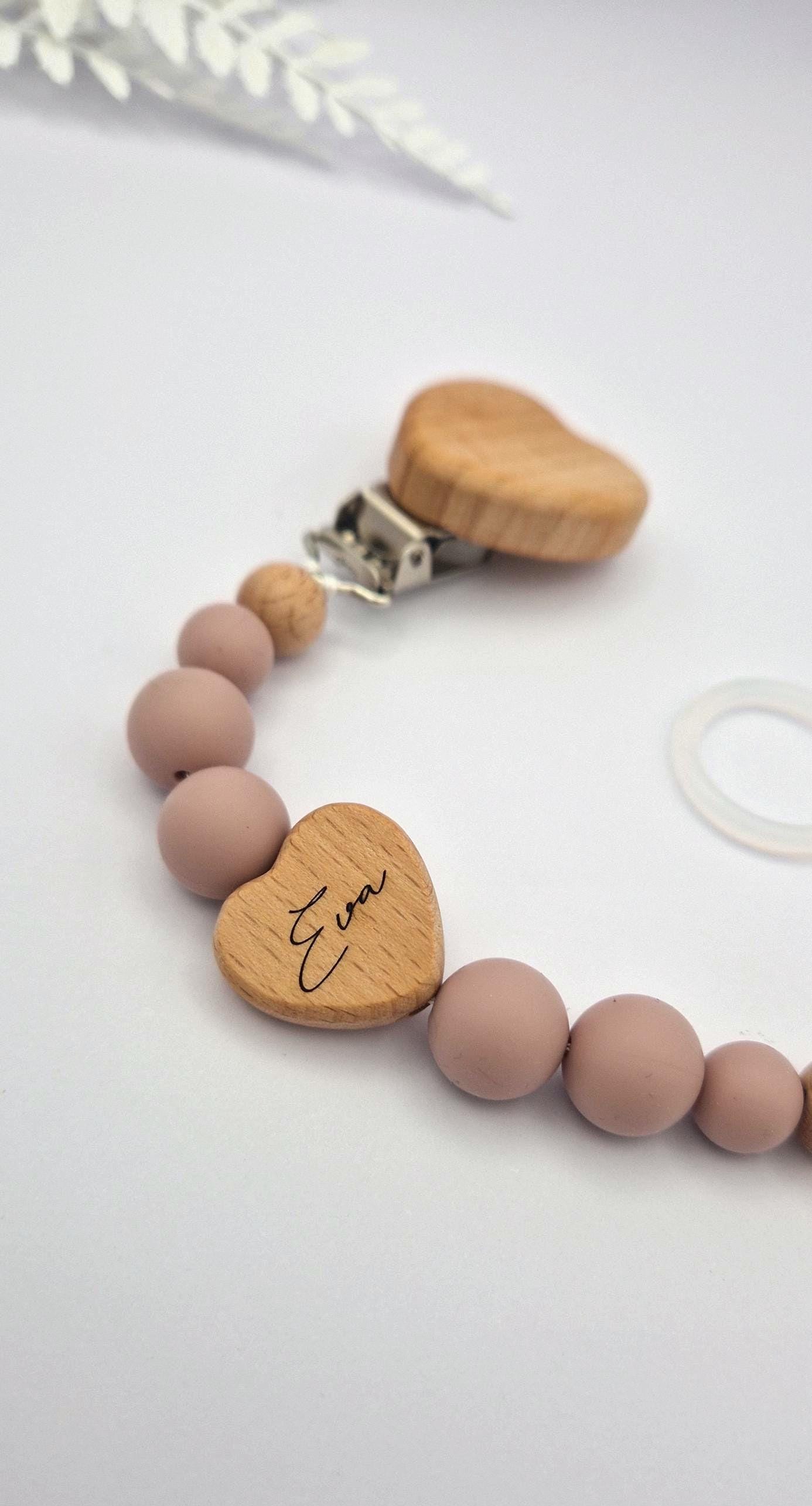 Personalisierte Pastell Schnullerkette mit Namen | Handgefertigt | Babygeschenk zur Geburt, Taufe oder Babyparty | Gravierter Schnullerhalter | BPA-frei