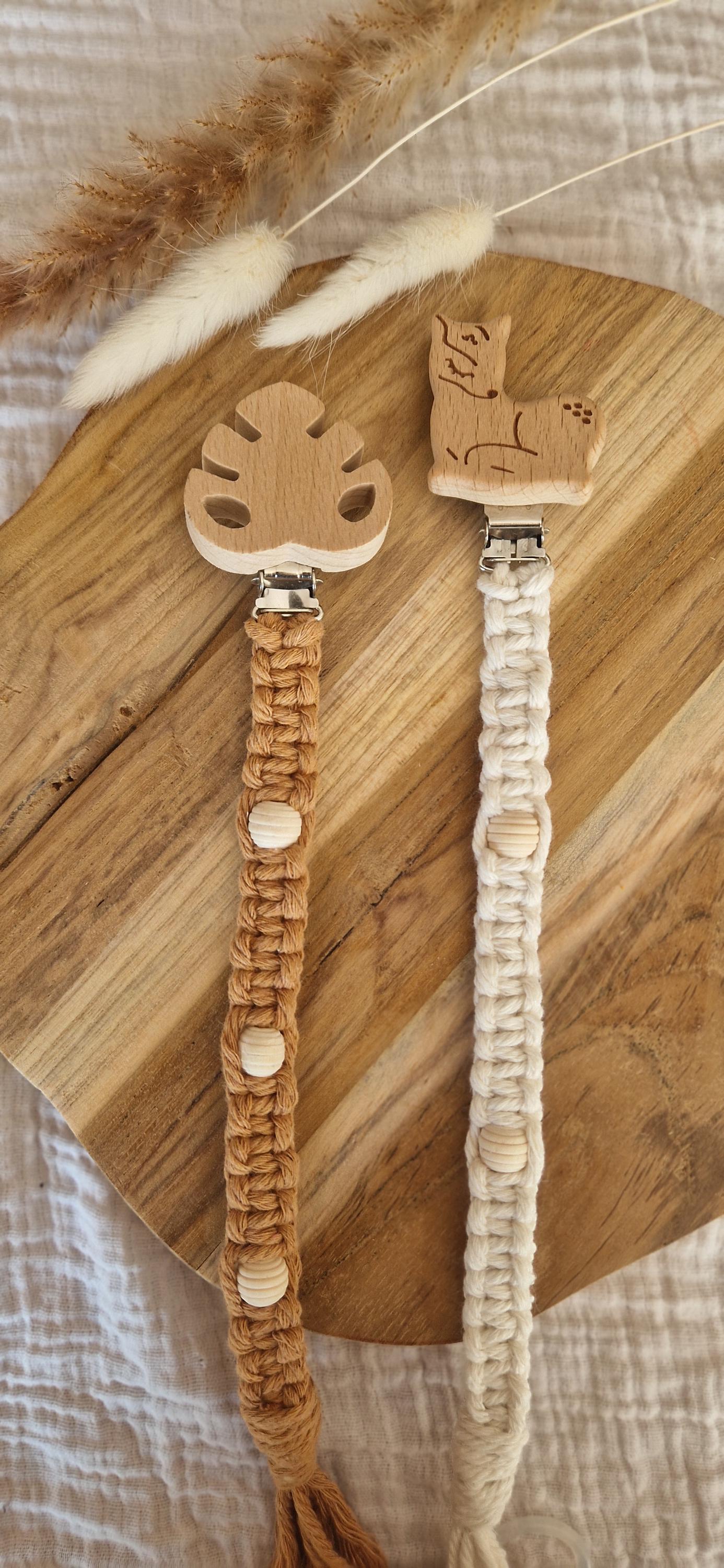Handgemachte Makramee Schnullerkette | mit/ohne Perlen | Babyartikel | Geschenk zur Geburt oder Taufe