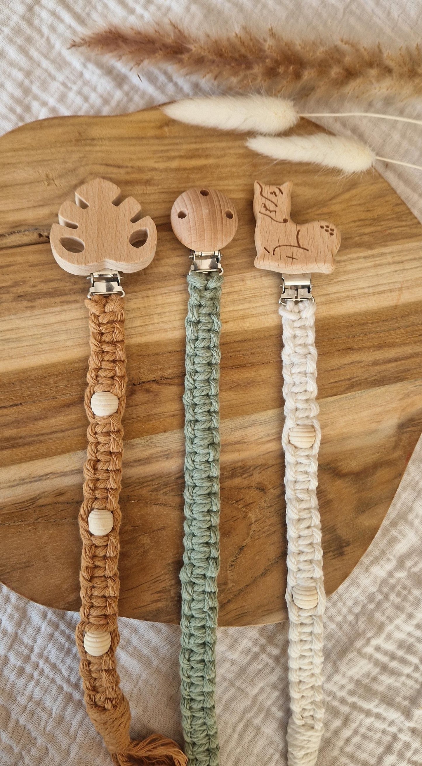 Handgemachte Makramee Schnullerkette | mit/ohne Perlen | Babyartikel | Geschenk zur Geburt oder Taufe