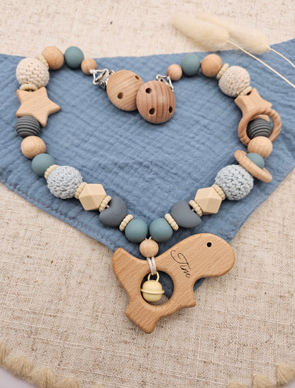 Personalisierte Kinderwagenkette für Jungen mit Namen – Grau Blau mit Sternen | BPA-frei
