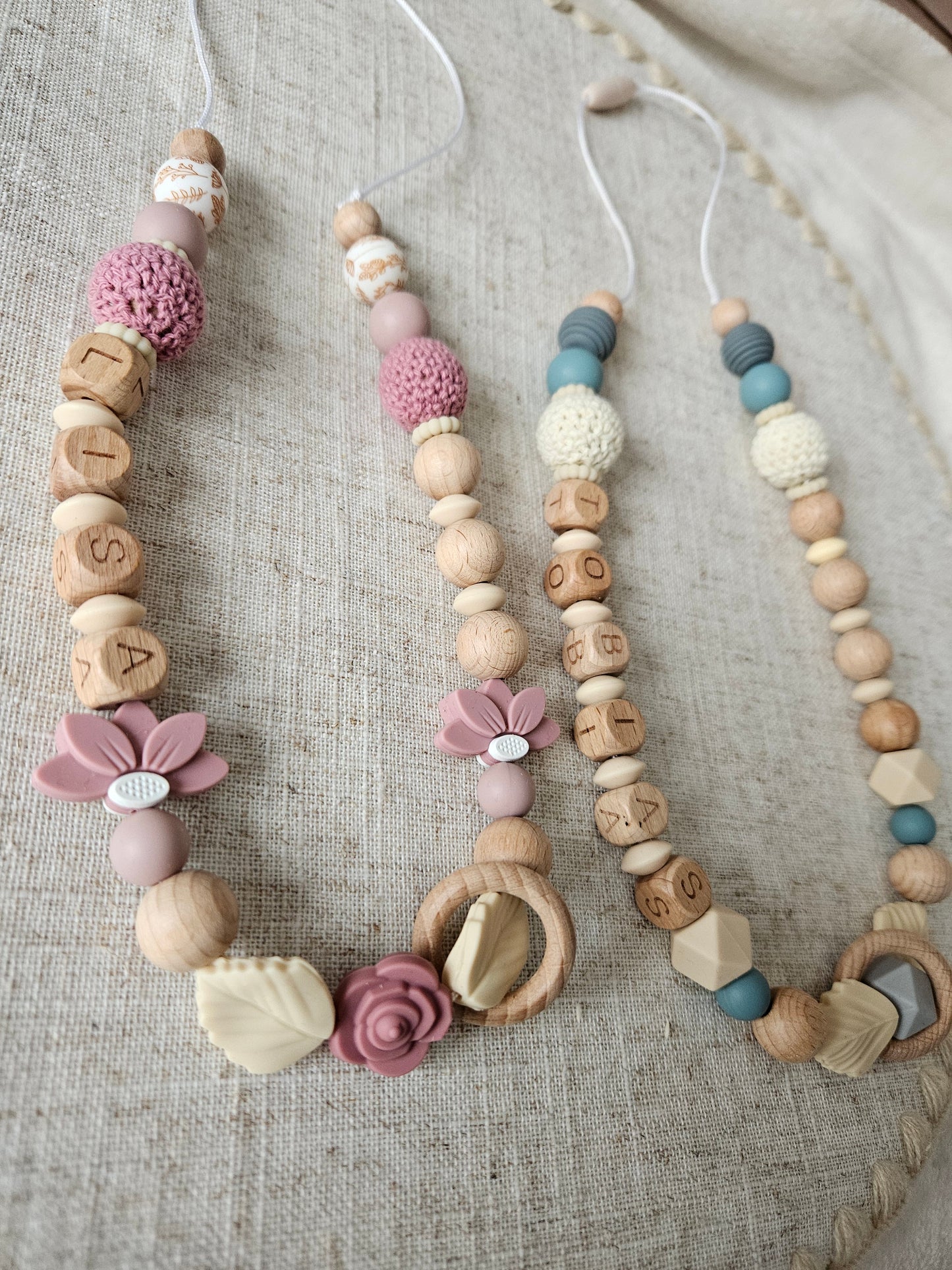 Stillkette mit Namen | rosa, blau | Personalisierte Baby Stillkette | Babygeschenk zur Geburt | Geschenke für Mamas | Liebevoll handgefertigt & BPA-frei