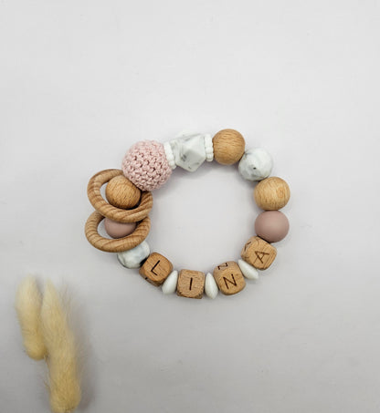 Personalisiertes Baby Set mit Namen Marmordesign/Rose – Kinderwagenkette, Schnullerkette & Greifling für Mädchen