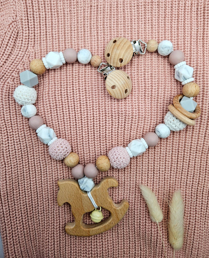 Personalisierte Kinderwagenkette mit Namen für Mädchen – BPA-frei aus Silikon & Holz, Babygeschenk zur Geburt, Marmordesign/Rose