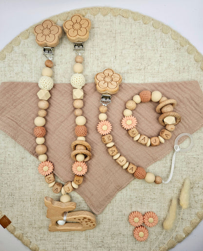 3-teiliges Baby Geschenkset mit Namen | Pfirsich Blumen | Schnullerkette, Kinderwagenkette,Greifling personalisiert