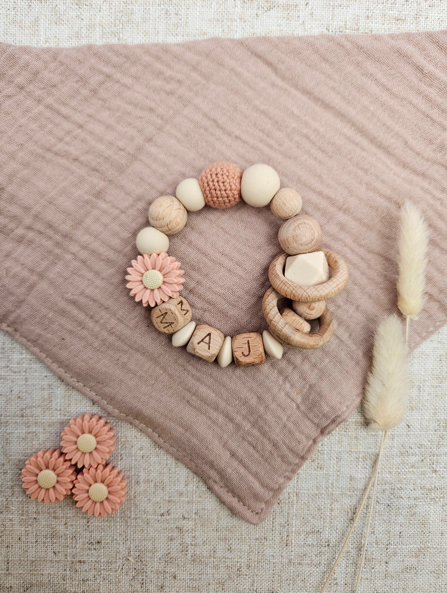 Personalisierter Greifling mit Namen | Blumen Pfirsich | Holz & Silikon