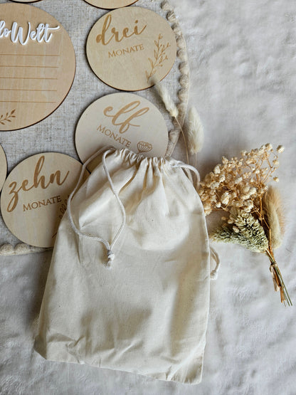 Baby Meilensteinkarten Set aus Holz - Erinnerungen fürs erste Jahr inkl. Geburtskarte | 1-12 Monate
