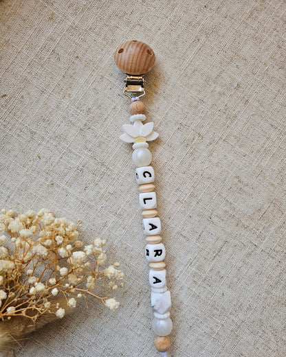 Personalisierte Schnullerkette mit Namen | Silikonbuchstaben & Lotus | Weiß/Beige/Holz