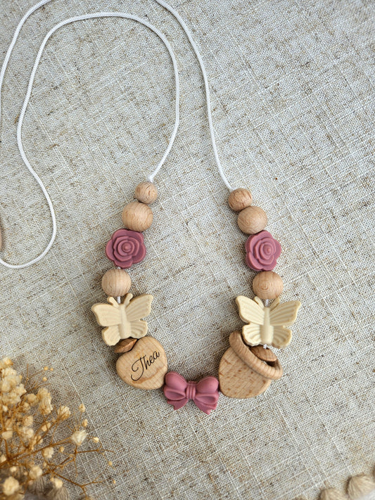 Stillkette Rosa mit Namen – Baby & Mama Accessoire aus Silikon & Holz, Namensgravur