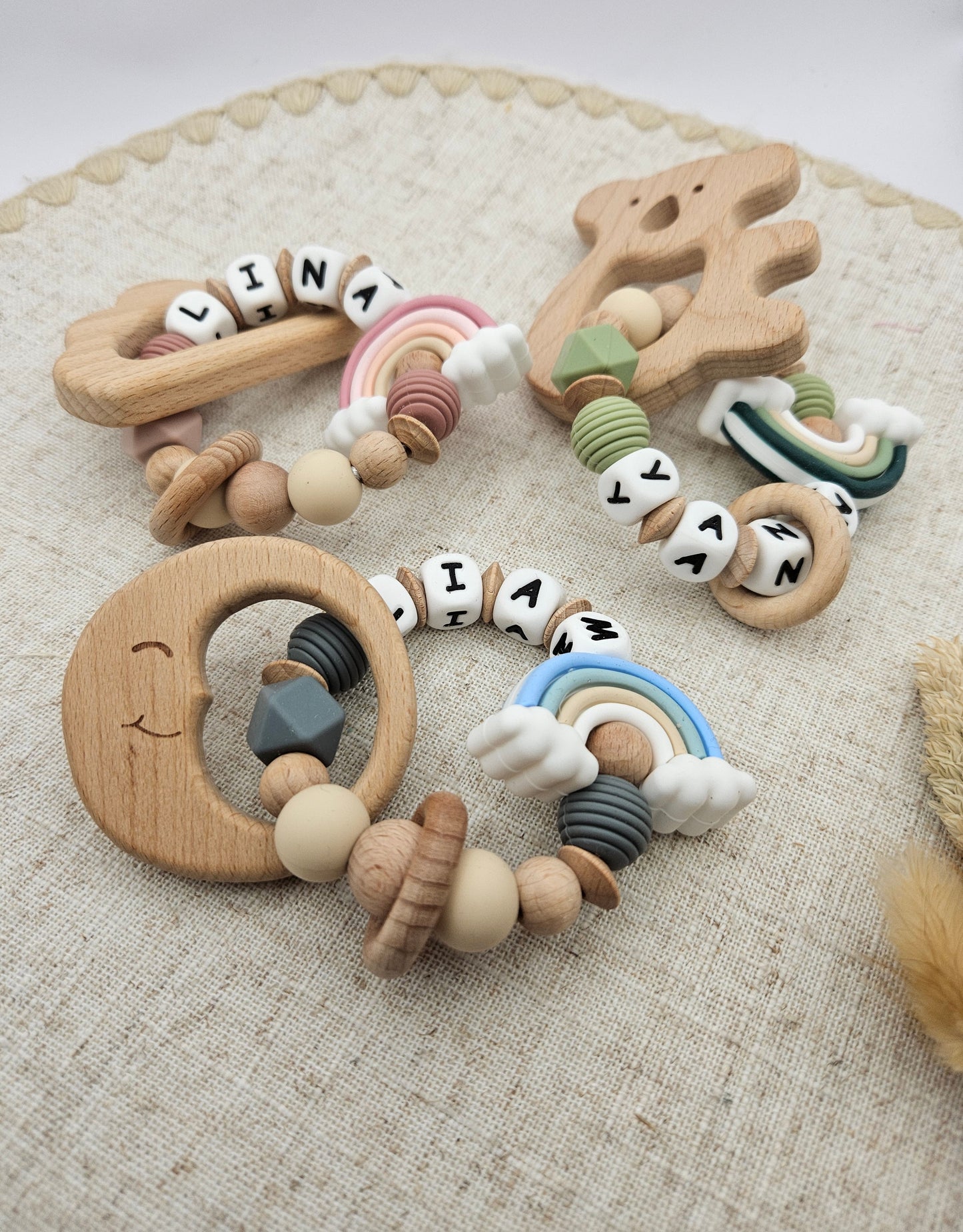 Greifling mit Namen aus Holz | Personalisiertes Baby-Geschenk zur Geburt und Taufe