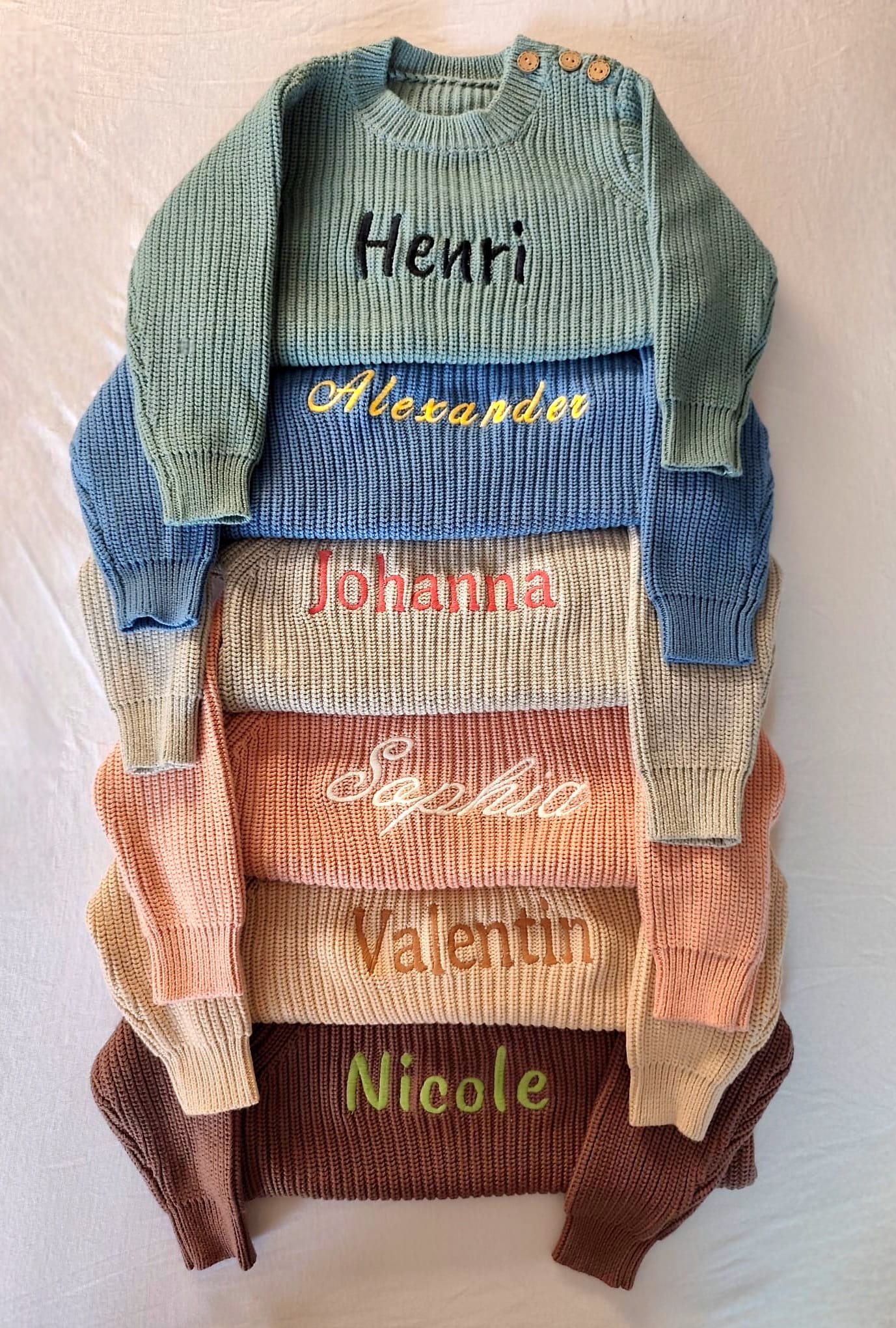 Liebevoll bestickter Baby Strickbody aus reiner Baumwolle - Bodysuit – weich, hautfreundlich & perfekt personalisiert für dein Baby