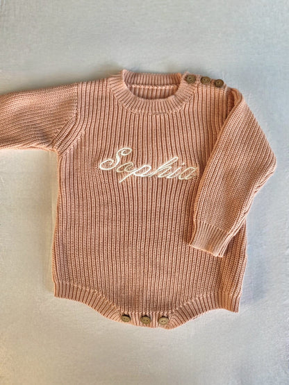 Liebevoll bestickter Baby Strickbody aus reiner Baumwolle - Bodysuit – weich, hautfreundlich & perfekt personalisiert für dein Baby
