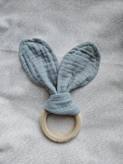 Greifring Musselin mit Namen, personalisiert – Baby Greifling aus Holz & Baumwolle – Geschenk zur Geburt & Taufe