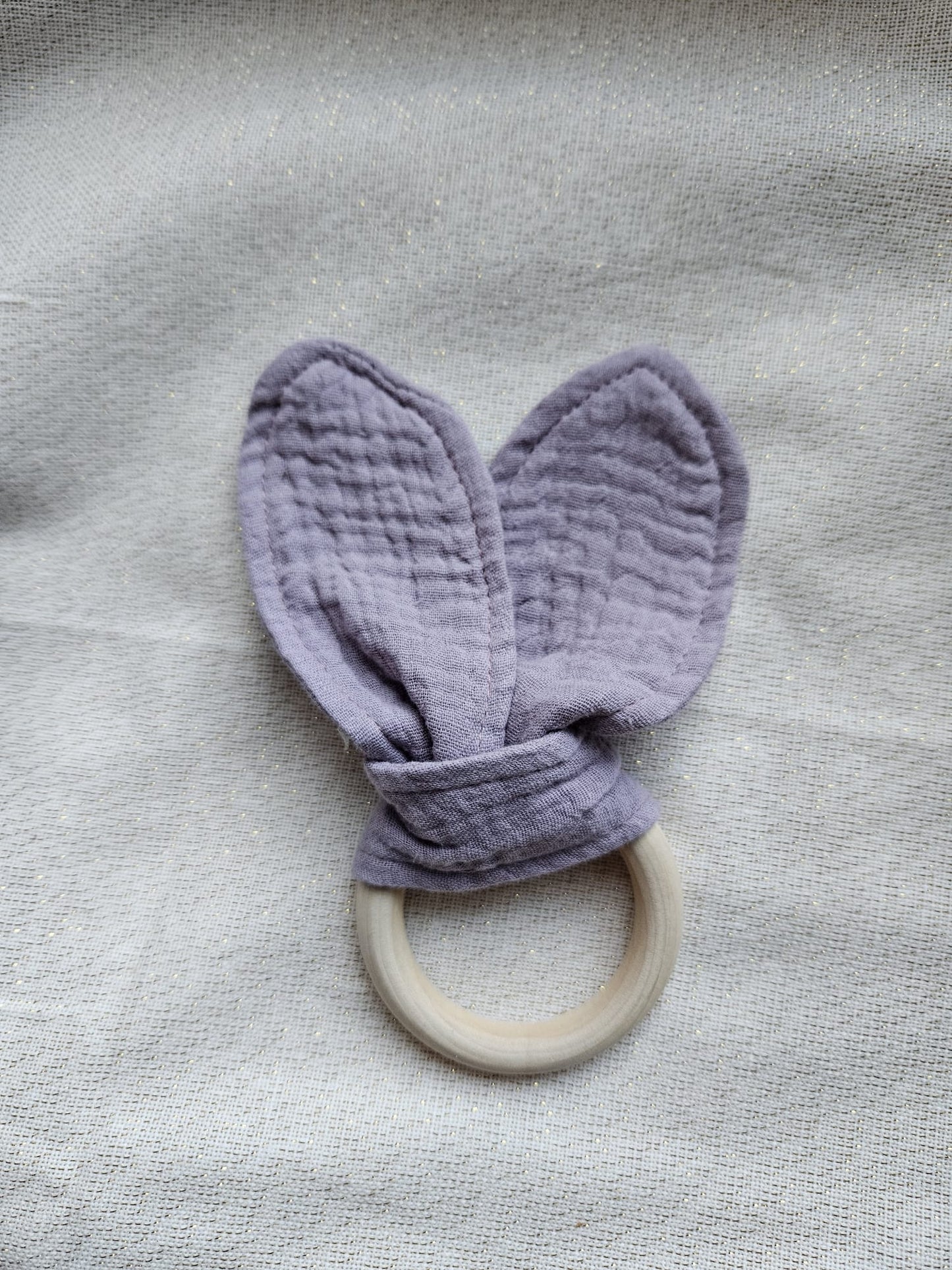 Greifring Musselin mit Namen, personalisiert – Baby Greifling aus Holz & Baumwolle – Geschenk zur Geburt & Taufe