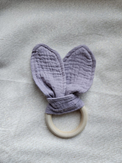 Greifring Musselin mit Namen, personalisiert – Baby Greifling aus Holz & Baumwolle – Geschenk zur Geburt & Taufe