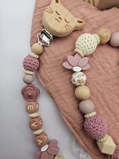 Personalisiertes Baby Set mit Namen – Kinderwagenkette, Schnullerkette & Greifling für Mädchen
