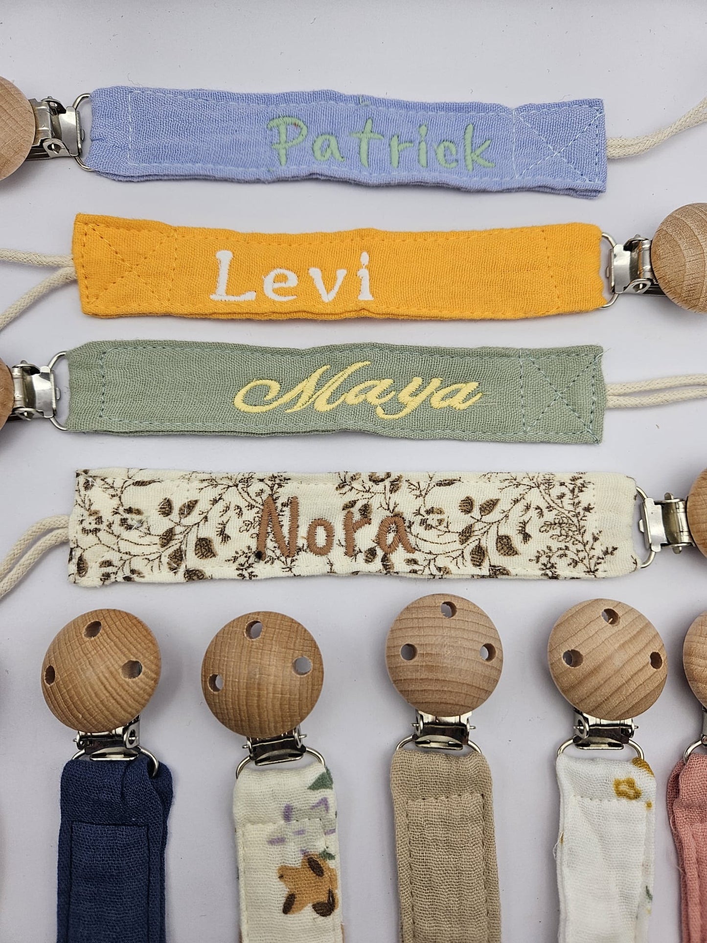 Personalisierte Schnullerkette mit Namen - Musselin Baumwolle – Boho Babygeschenk - individuell bestickt