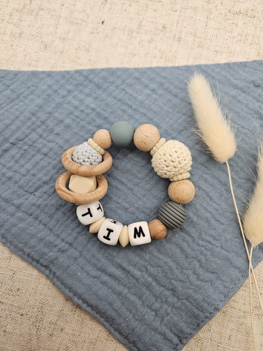 Baby Greifling mit Namen - Babyrassel blau- Geschenk zur Geburt-Handgefertigt & BPA-frei