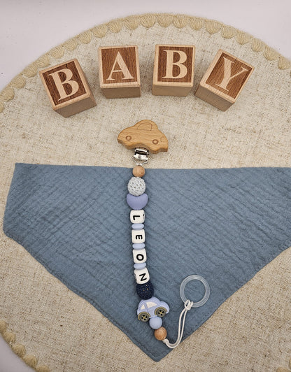 Personalisiertes Babygeschenk - Schnullerkette mit Namen - Auto Motiv –  zur Geburt & Taufe