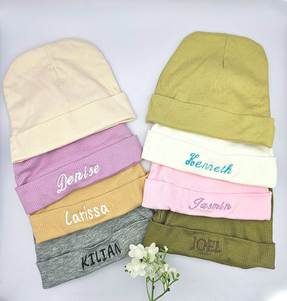 Personalisierte Babymütze – Bestickte Babymütze aus reiner Baumwolle, inkl. gratis Fäustlinge, Ideales Babygeschenk zur Geburt und Taufe