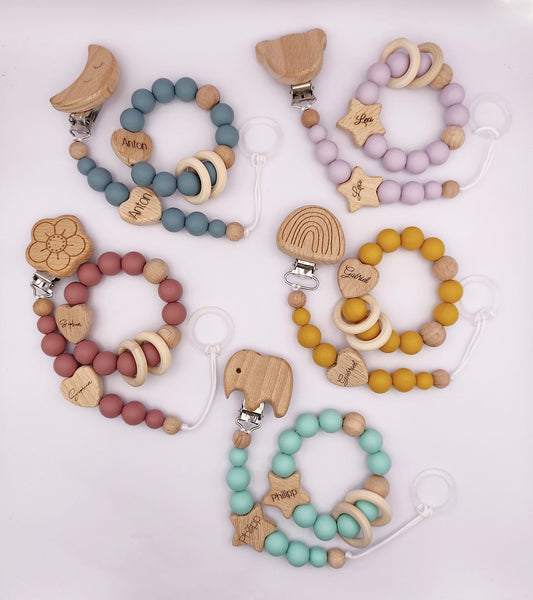 Personalisiertes Babyset – Pastell Schnullerkette & Greifring | BPA-frei, handgemacht in Österreich, mit Namensgravur | Geschenk Geburt & Taufe