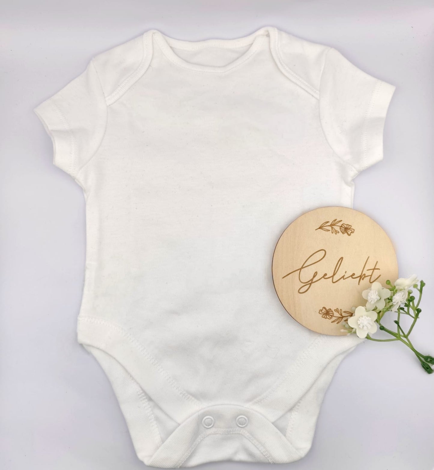 Geschenkbox Baby personalisiert – Body immer dabei | Auswahl: Schnullerkette, Greifling, Anhänger | Handmade in Austria, BPA-frei