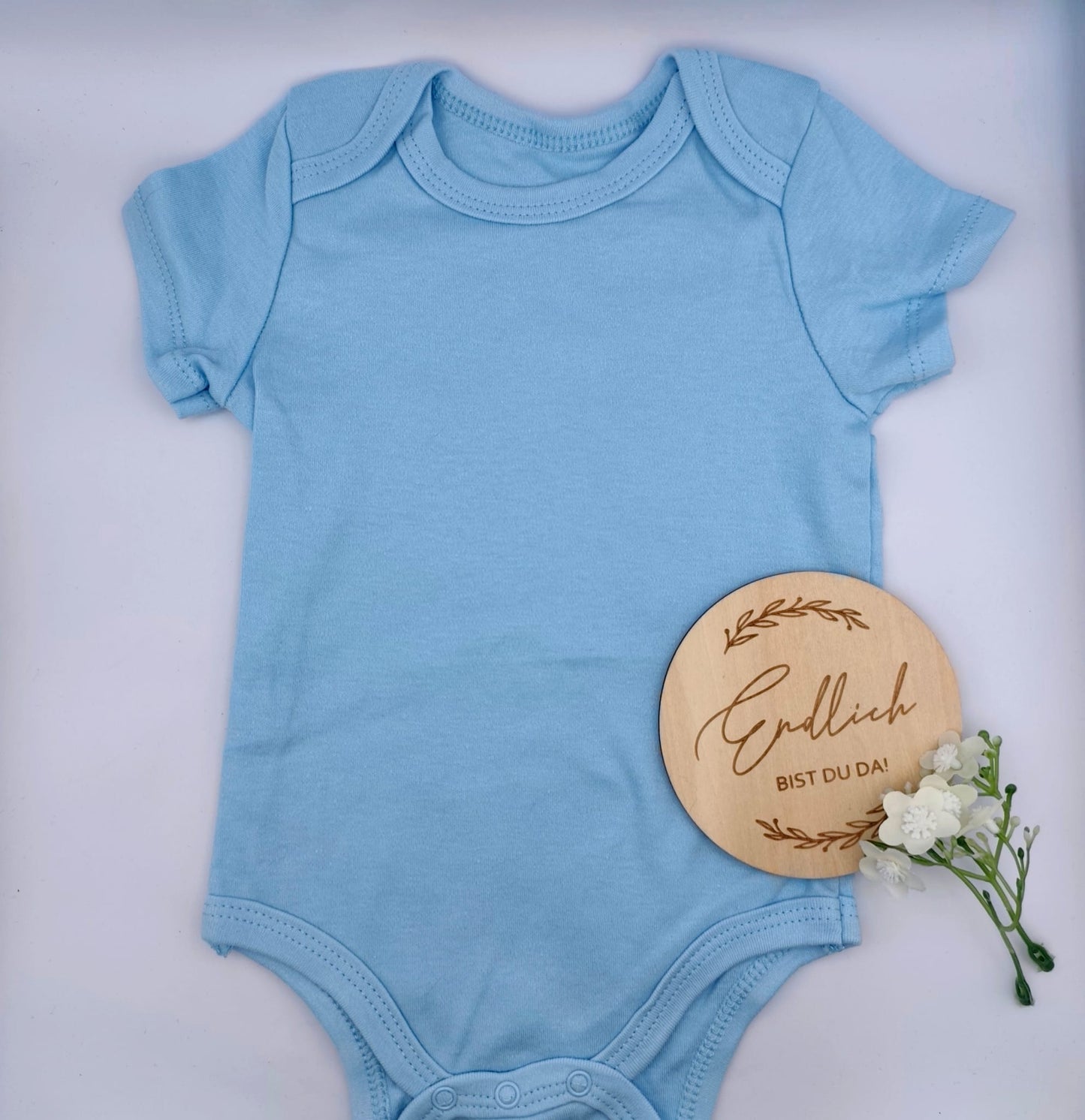 Baby Body mit Text aus 100 % Baumwolle – bestickt mit Namen oder Text