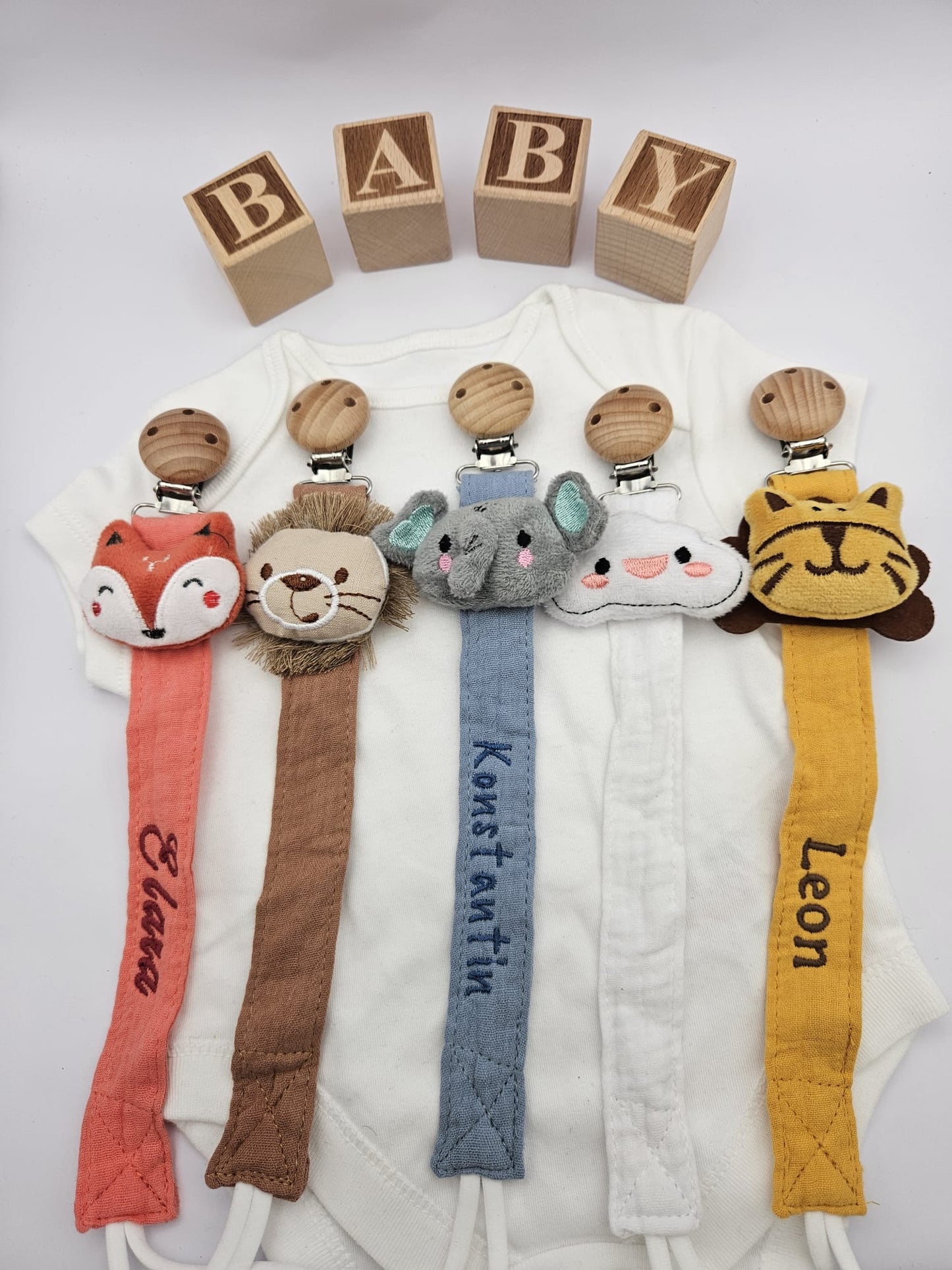 Individuelle Schnullerkette für Babys – Tiermotive & Namensbestickung