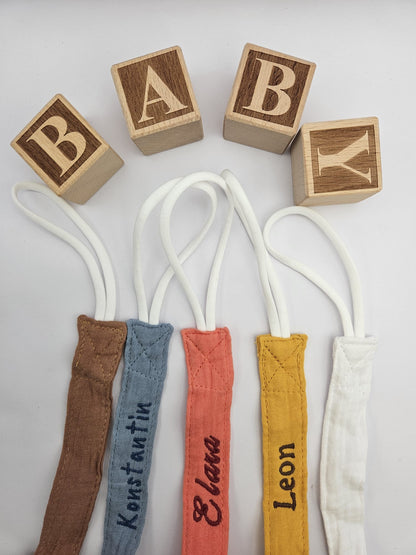 Individuelle Schnullerkette für Babys – Tiermotive & Namensbestickung